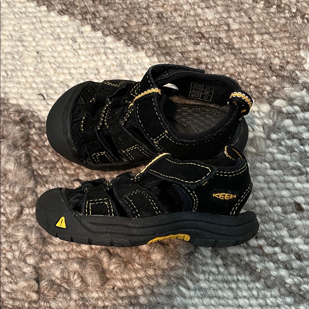 Keen Kids Sandals, size 4
